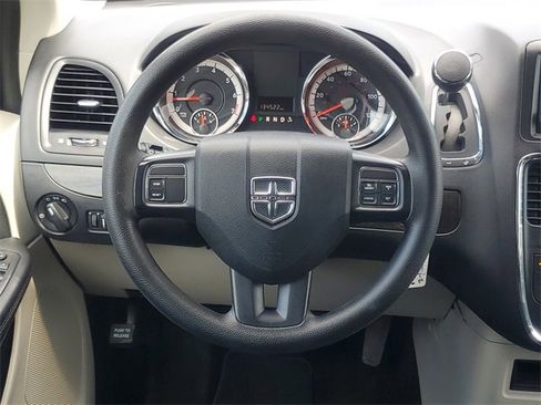 Used 2019 Dodge Grand Caravan SE image 26