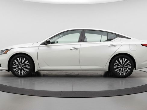 Used 2025 Nissan Altima 2.5 SV FWD image 5