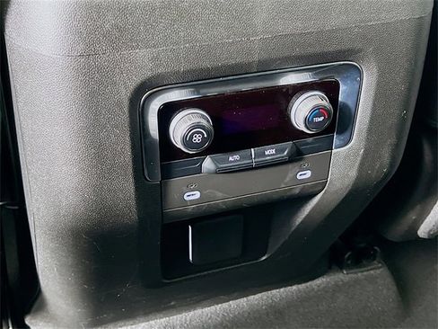 Used 2024 Chevrolet Suburban LT image 36