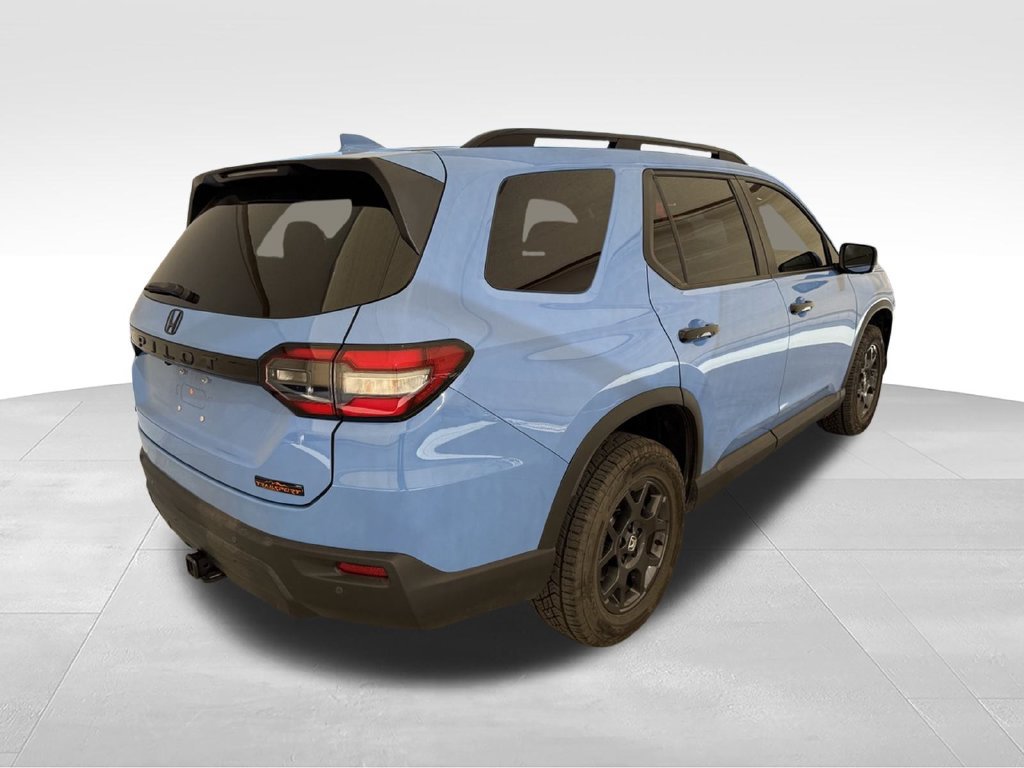 Used 2025 Honda Pilot TrailSport image 7