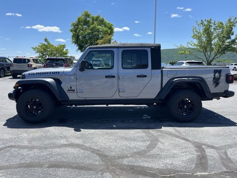 Used 2020 Jeep Gladiator Sport w/ Quick Order Package 24S AWD/4WD image 9