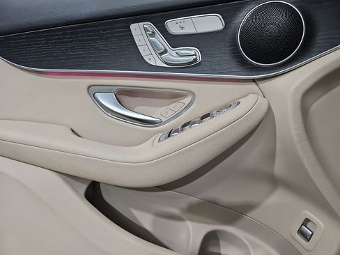 Used 2021 Mercedes-Benz GLC 300 4MATIC image 29