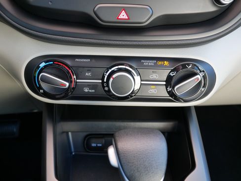 Certified 2025 Kia Soul S image 23