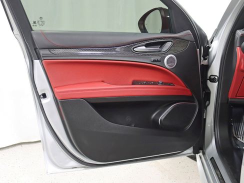 Used 2021 Alfa Romeo Stelvio Ti Sport image 33