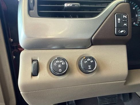 Used 2016 Chevrolet Suburban LT AWD/4WD image 19