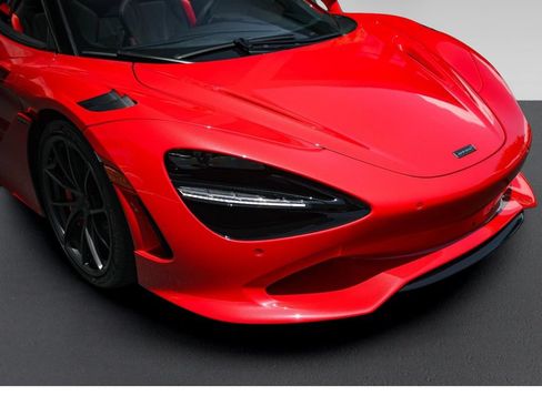 Used 2027 McLaren 750S Spider RWD image 12