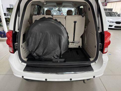Used 2015 Dodge Grand Caravan SE w/ Quick Order Package 29E SE FWD image 9