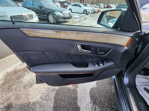 Used 2010 Mercedes-Benz E 350 4MATIC Sedan image 10