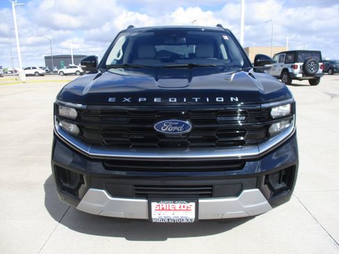 Used 2025 Ford Expedition Platinum AWD/4WD image 9