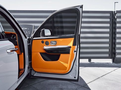 Used 2024 Rolls-Royce Cullinan Black Badge image 23