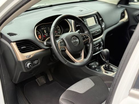 Used 2014 Jeep Cherokee Latitude AWD/4WD image 12