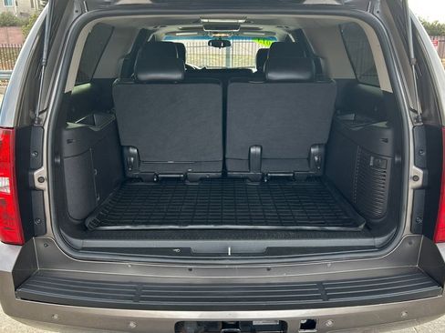Used 2013 Chevrolet Suburban LT image 12