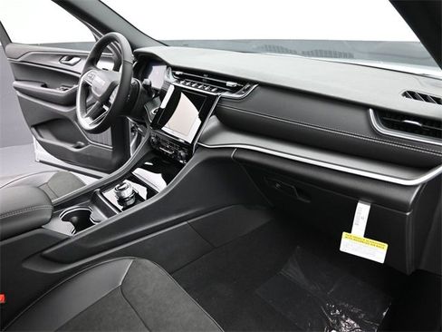 New 2025 Jeep Grand Cherokee Altitude image 23