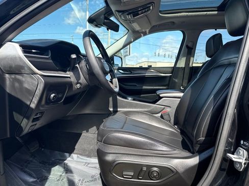 Used 2023 Jeep Grand Cherokee Limited w/ Luxury Tech Group II AWD/4WD image 24