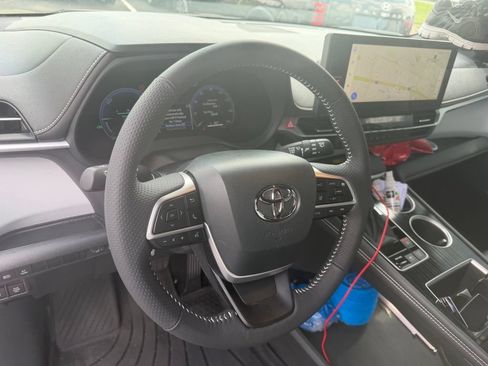 Used 2026 Toyota Sienna XSE AWD/4WD image 11