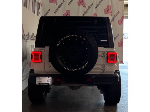 Used 2018 Jeep Wrangler Unlimited Sahara w/ Cold Weather Group AWD/4WD image 11