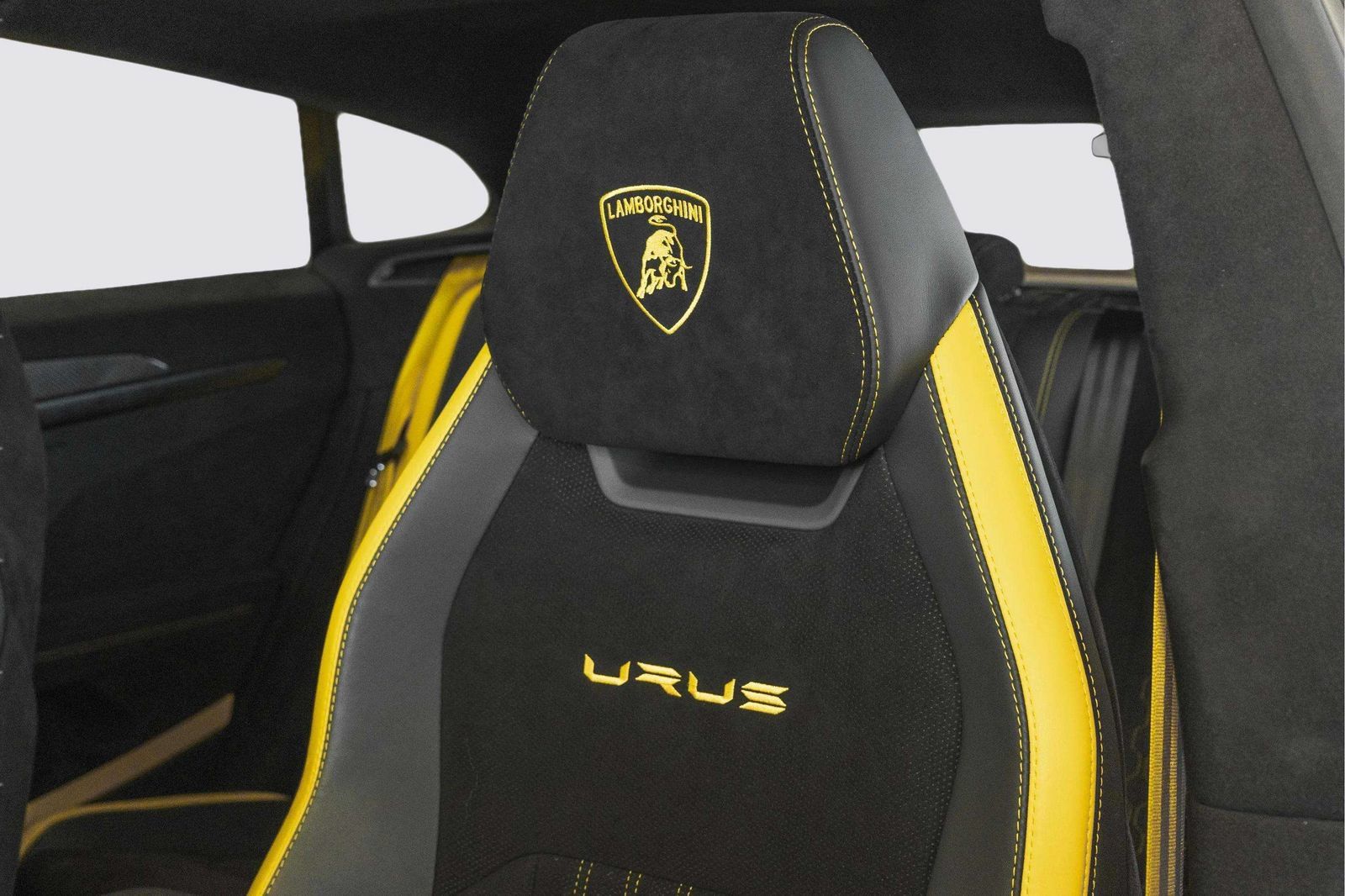 Used 2024 Lamborghini Urus Performante AWD/4WD image 19