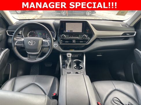 Used 2023 Toyota Highlander XLE image 14