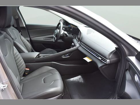New 2026 Hyundai Elantra Limited FWD image 14