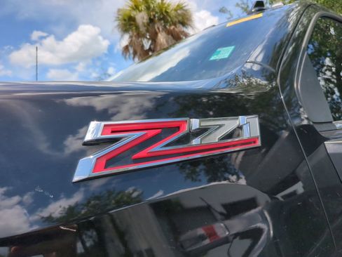 Used 2022 Chevrolet Silverado 2500 LTZ w/ LTZ Plus Package AWD/4WD image 3