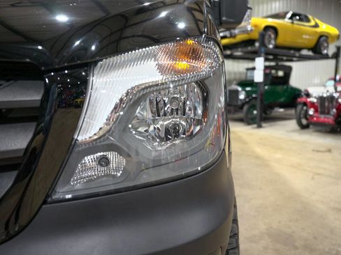 Used 2016 Freightliner Sprinter 2500 image 35