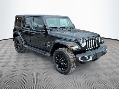 Used 2023 Jeep Wrangler Unlimited Sahara w/ Cold Weather Group image 4