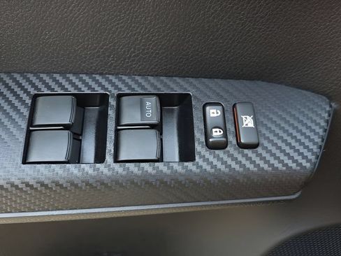 Used 2015 Toyota RAV4 LE FWD image 18