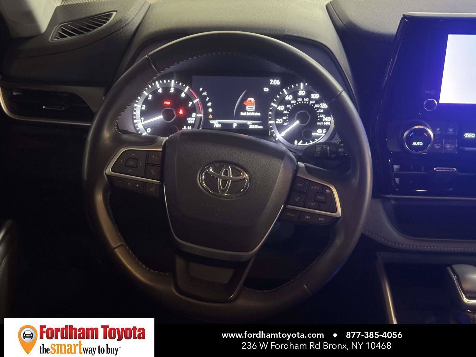 Used 2023 Toyota Highlander LE AWD/4WD image 14