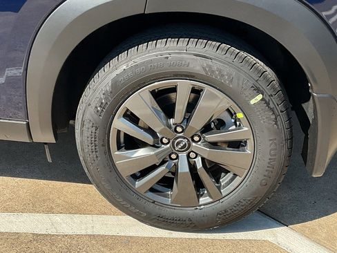 New 2025 Nissan Pathfinder SV image 8