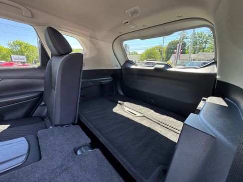 Used 2018 Nissan Rogue SV image 12