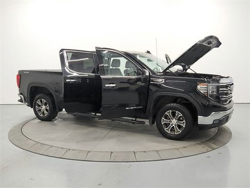Used 2022 GMC Sierra 1500 SLT w/ SLT Convenience Package image 9