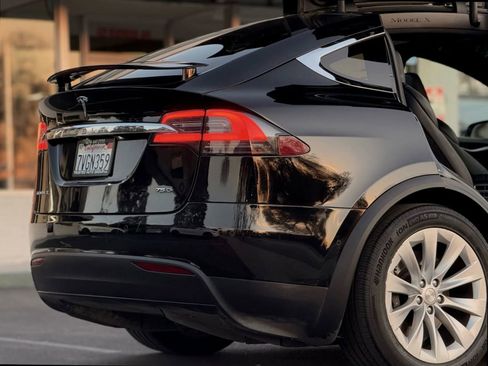 Used 2016 Tesla Model X 75D image 9