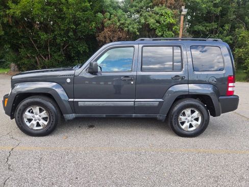 Used 2011 Jeep Liberty Sport w/ Popular Equipment Group AWD/4WD image 4