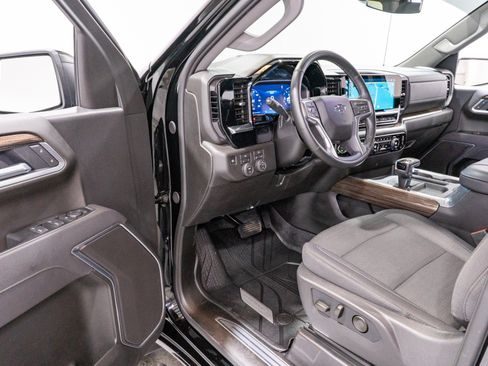 Used 2026 Chevrolet Silverado 1500 RST w/ Redline Edition AWD/4WD image 14