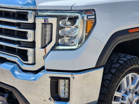 Used 2022 GMC Sierra 2500 SLT w/ X31 Off-Road Package AWD/4WD image 9