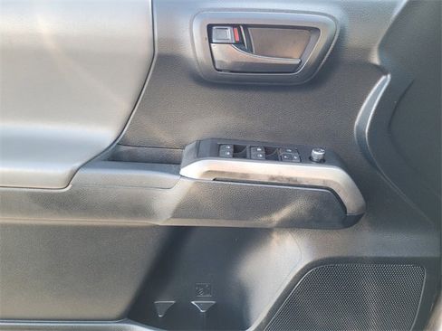 Used 2016 Toyota Tacoma SR5 image 22