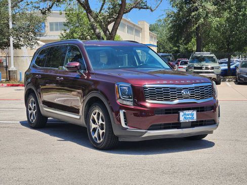 Used 2020 Kia Telluride EX AWD/4WD image 3