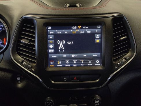 Used 2019 Jeep Cherokee Trailhawk image 25