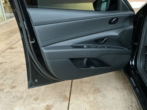 Used 2025 Hyundai Elantra Sport image 14