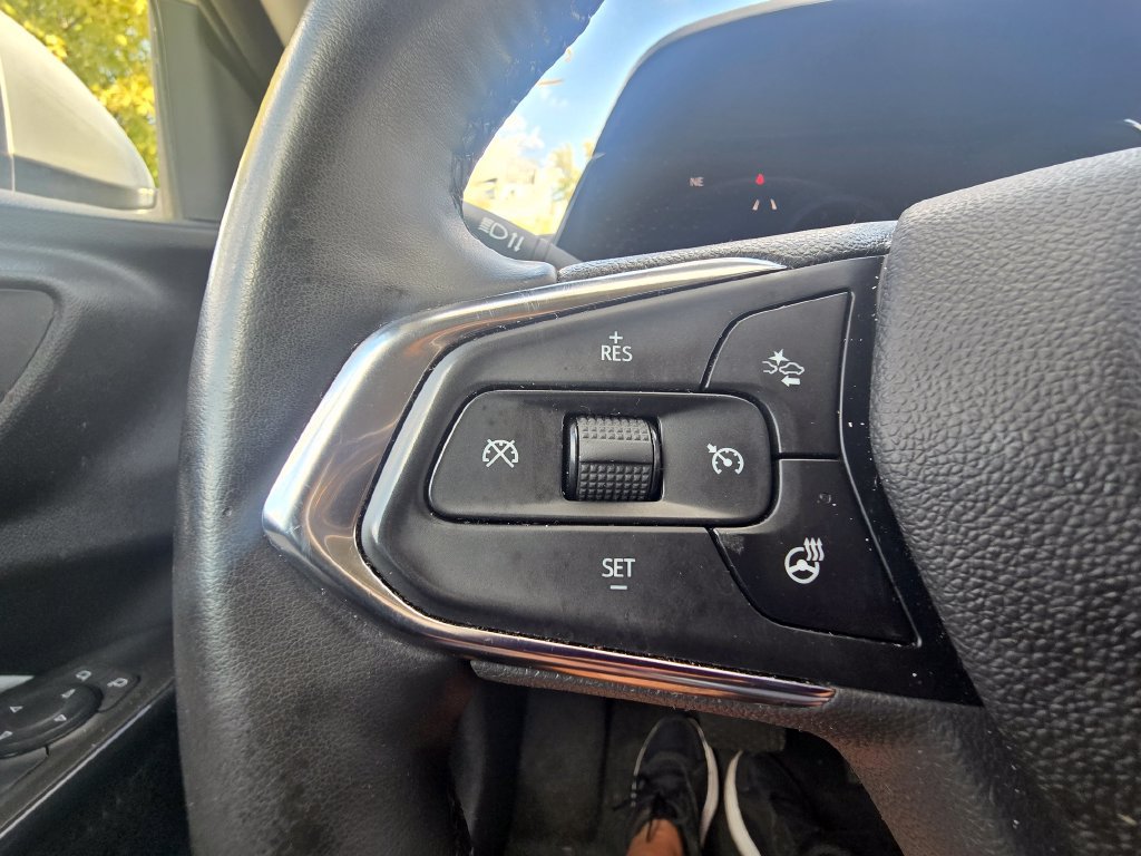 Used 2025 Chevrolet Trax LT w/ LT Convenience Package FWD image 26