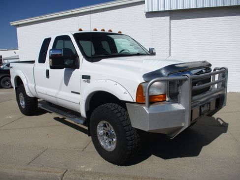 Used 2001 Ford F250 Lariat AWD/4WD image 1
