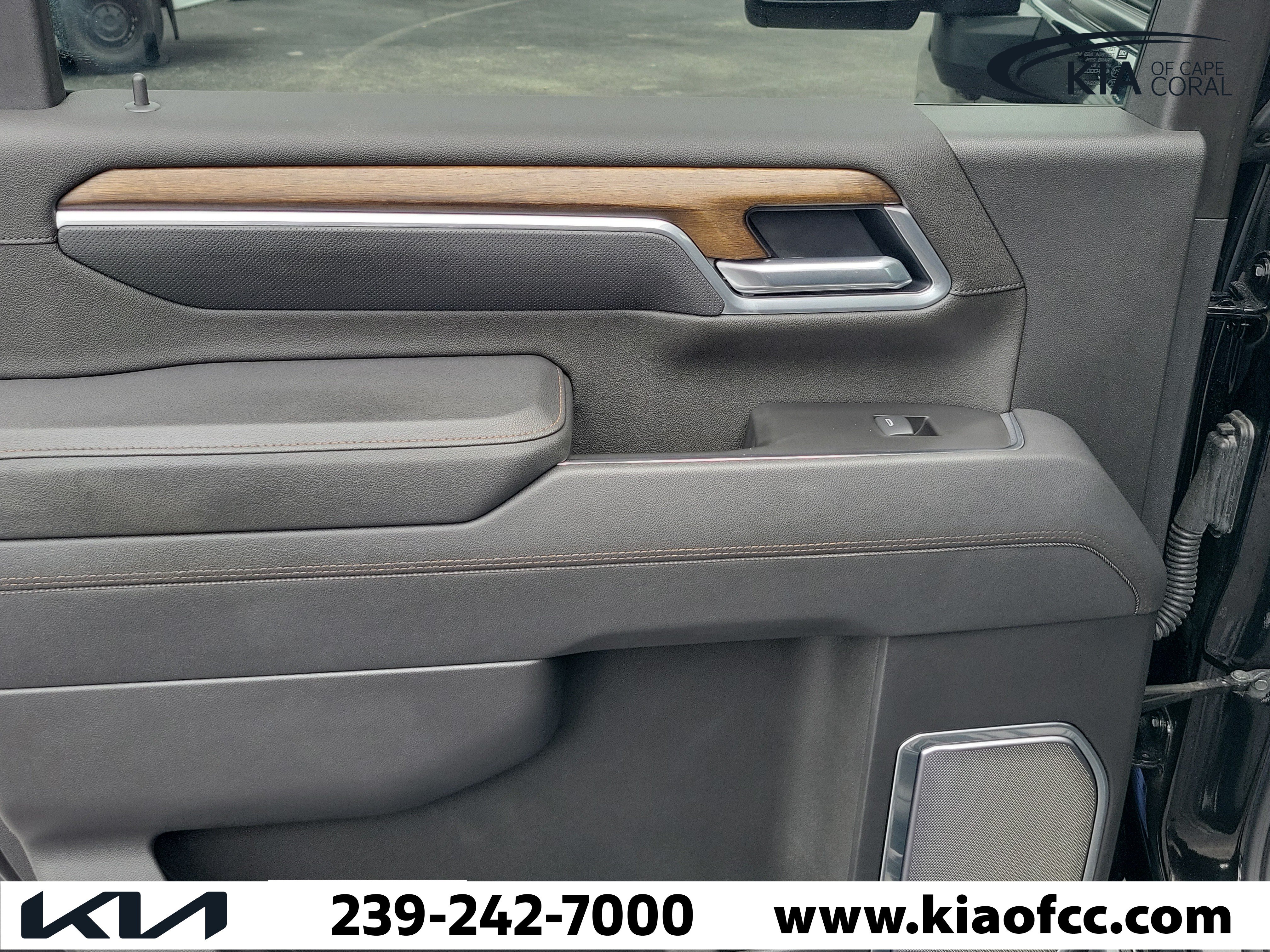 Used 2025 Chevrolet Silverado 2500 High Country w/ Midnight Edition AWD/4WD image 13