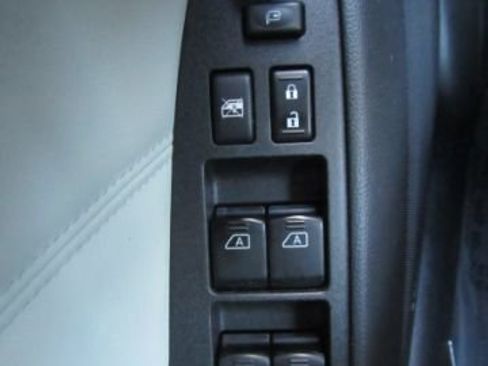 Used 2010 INFINITI G37 Convertible w/ Premium Pkg image 24