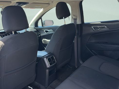 Used 2023 Kia Sportage LX AWD/4WD image 18