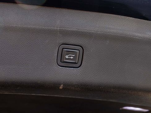 Used 2020 Buick Enclave Essence image 6