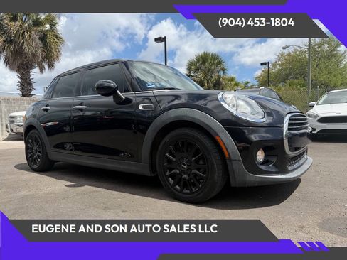 Used 2018 MINI Cooper 4-Door Hardtop image 1