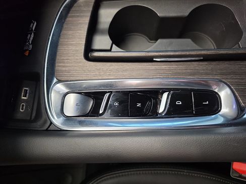 Used 2022 Buick Enclave Avenir FWD image 31