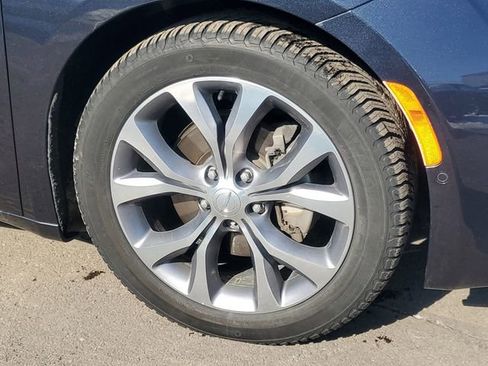 Used 2019 Chrysler Pacifica Limited w/ Tire & Wheel Group image 6