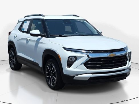 Used 2025 Chevrolet TrailBlazer LT FWD image 3