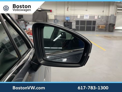 Certified 2022 Volkswagen Tiguan SE image 7